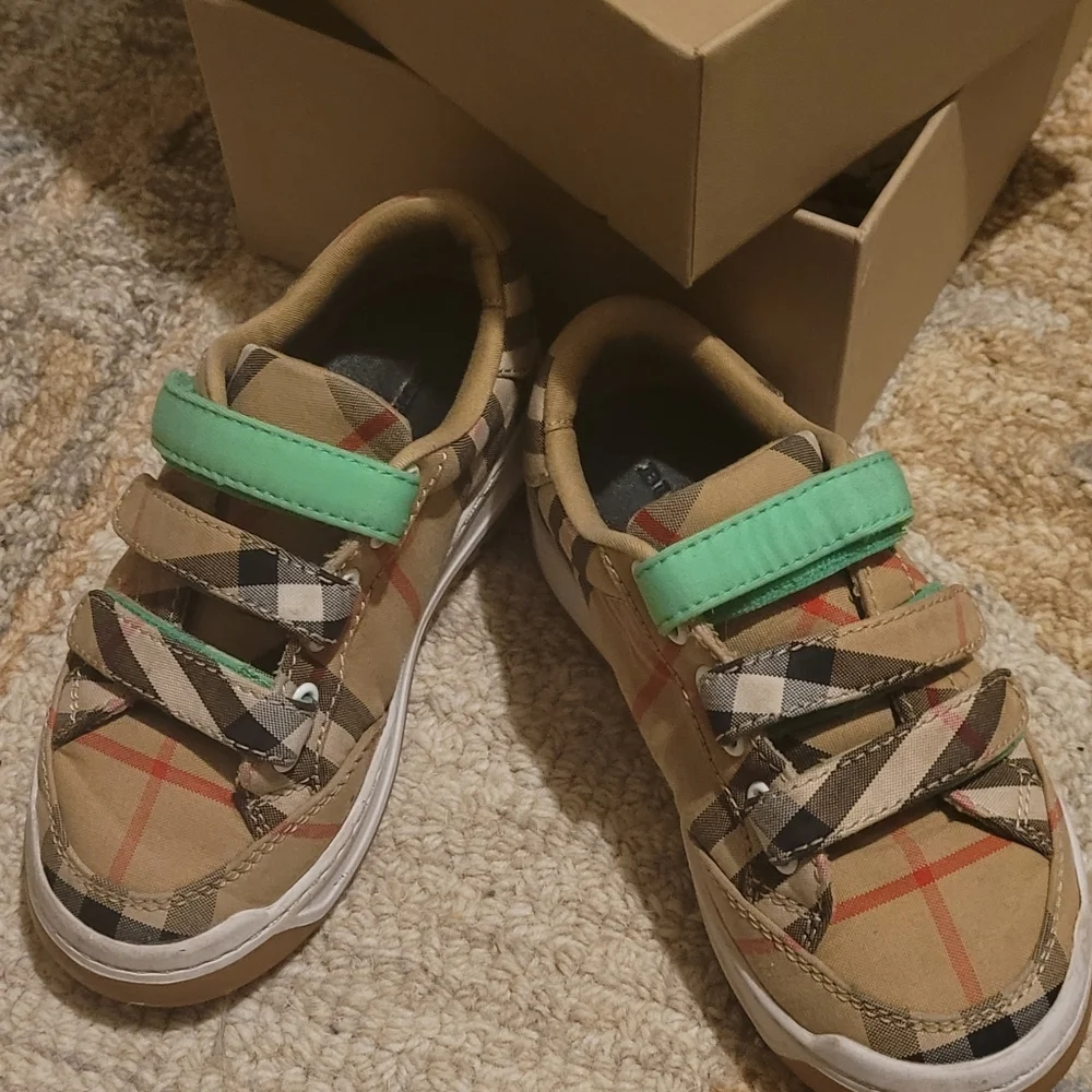 Burberry Sneakers - Picture 3 of 4